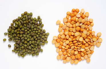 Image showing Mung beans and split peas