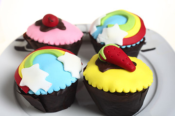 Image showing Party cupcakes on a plate