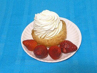 Image showing Strawberries and Cream