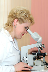 Image showing Female Scientist using microscope