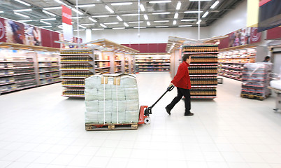 Image showing worker in supermarket