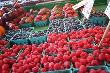 Image showing Berries at a Farmers Market