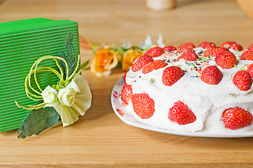 Image showing Cake and present