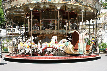 Image showing Merry-go-Round close to Sacre Coeur