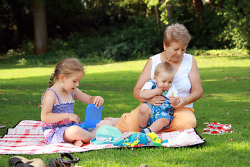 Image showing Family picnic