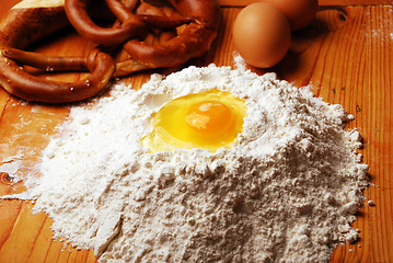 Image showing egg with flour