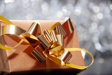 Image showing A single gift box 