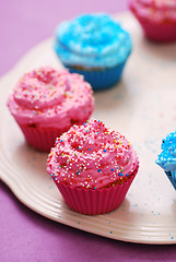 Image showing freshly baked pink and blue cupcakes