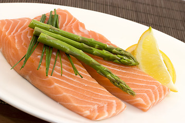 Image showing salmon and asparagus