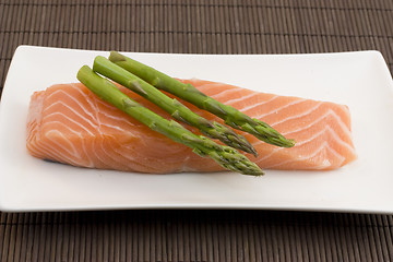 Image showing Salmon and asparagus