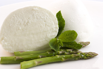 Image showing mozzarella bufala and asparagus