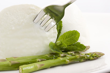 Image showing mozzarella and asparagus