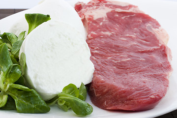 Image showing beef and mozzarella