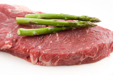 Image showing Rew beef and asparagus