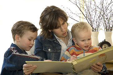 Image showing Mother and two son's reading a book