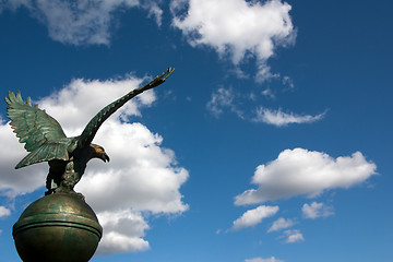 Image showing Statue of eagle