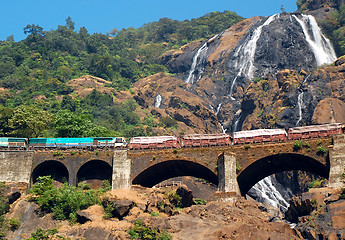Image showing Dudhsagar Waterfall vand Railroad Bridge