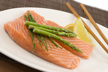 Image showing Salmon and asparagus