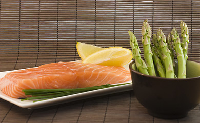 Image showing salmon and asparagus