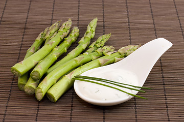 Image showing asparagus and tzatziki