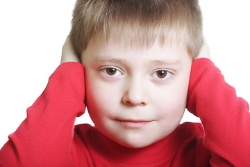 Image showing Kid in red closing ears