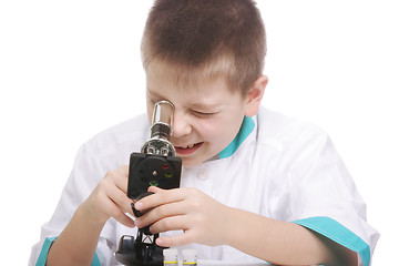 Image showing Kid looking into microscope