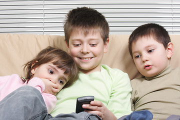 Image showing Children with cellphone