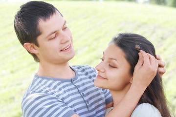 Image showing Man puts acom into woman hair