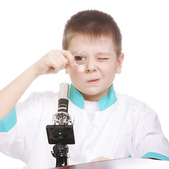 Image showing Boy looking to magnifying glass