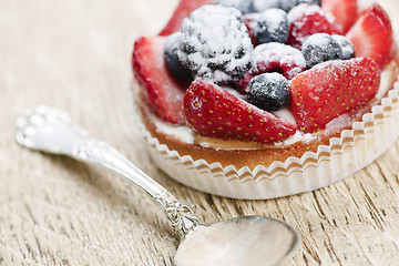 Image showing Fruit tart with spoon