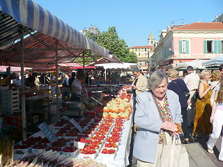 Image showing France. French Riviera. Nice. The 'flower' market & its early buyers  