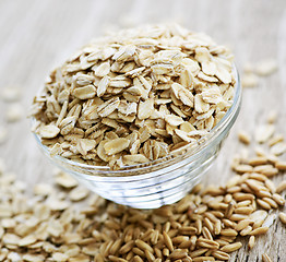 Image showing Bowl of uncooked rolled oats