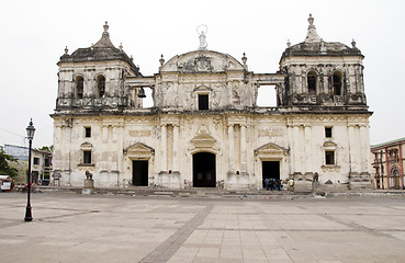 Image showing cathedral of mary's assumption leon nicaragua