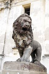 Image showing lion statue in front of the cathedral leon nicaragua
