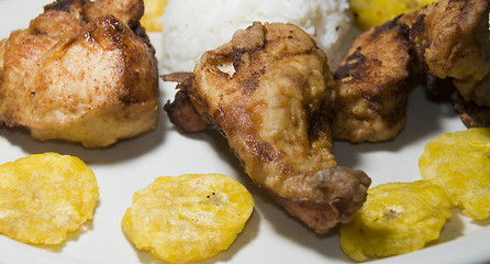 Image showing fried chicken tostones and white rice
