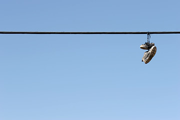 Image showing shoes on power lines