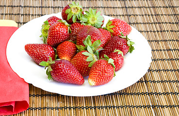 Image showing strawberries plate