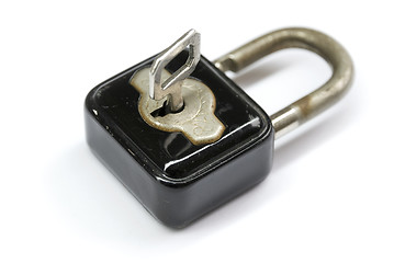 Image showing lock and key