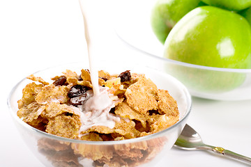 Image showing cornflakes with milk and green apples