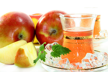 Image showing Apple ice tea