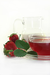 Image showing Cream - strawberry - Tee