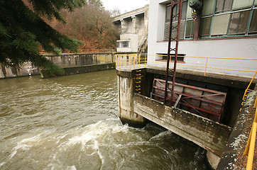 Image showing Canal dam