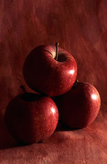 Image showing Three red apples 