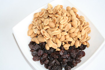 Image showing Raisins and peanuts