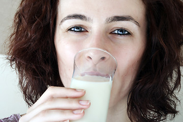 Image showing Young people eating milk.