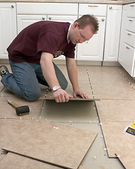 Image showing Laying the tile
