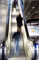 Image showing people on escalator