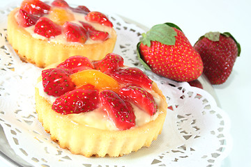 Image showing Strawberry tarts with strawberries