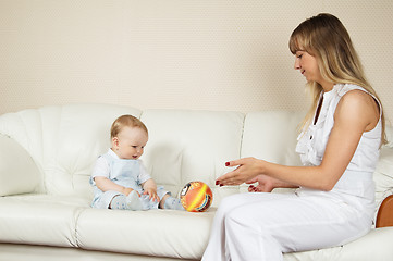 Image showing baby plays with mum