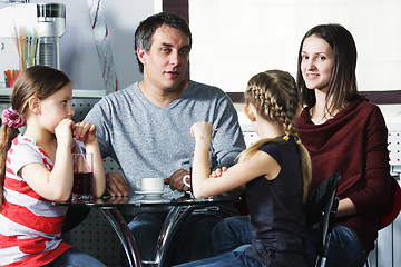 Image showing Family in cafe